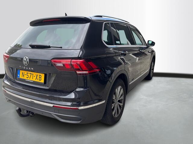 Volkswagen TIGUAN 1.5 TSI Life Business | Trekhaak | Camera | Elec. klep | Panoramadak