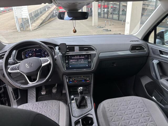 Volkswagen TIGUAN 1.5 TSI Life Business | Trekhaak | Camera | Elec. klep | Panoramadak