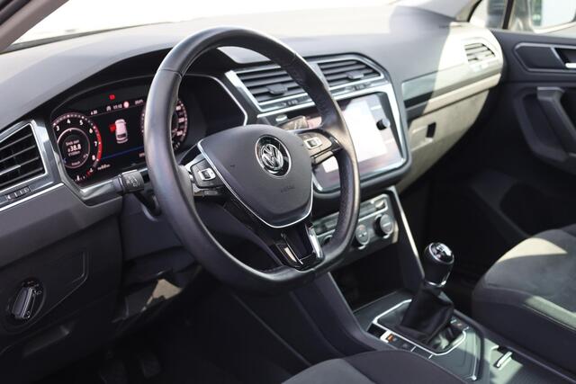 Volkswagen TIGUAN 1.4 TSI Highline 125PK / 92kW, Advance panoramadak, Parkeercamera, LED plus, wegklapbare trekhaak, digital cockpit, adaptieve cruise control, stoelverwarming, navigatie, NL auto dealeronderhouden