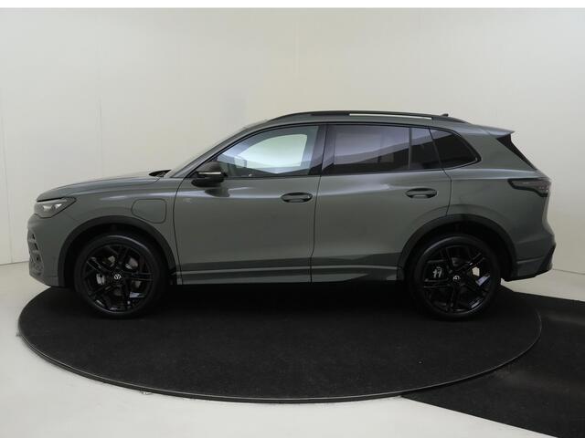 Volkswagen TIGUAN R-Line Edition - eHybrid | 'App-Connect' draadloze smartphone integratie | Automatische afstandsregeling (Adaptive Cruise Control) | Digital Cockpit Pro (26 cm)