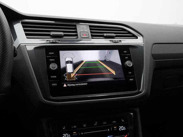 Volkswagen TIGUAN 1.4 TSI eHybrid 245 pk DSG R-Line | Trekhaak | Adaptief onderstel | IQ Light | Stuur-/stoelverwarming | Achteruitrijcamera