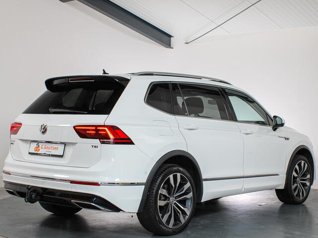 Volkswagen TIGUAN Allspace 1.5 TSI Highline R-line 7-Persoons , Trekhaak, Panoramadak, Lederen bekleding, Virtual Cockpit,