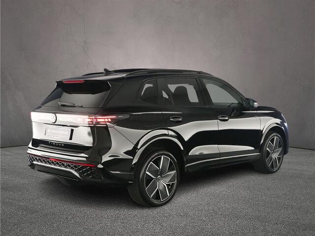 Volkswagen TIGUAN R-Line Edition 1.5 TSI eHybrid 272pk DSG Automaat Trekhaak, Panoramadak, Navigatie, Black Style, Elektrische achterklep, Adaptive cruise control