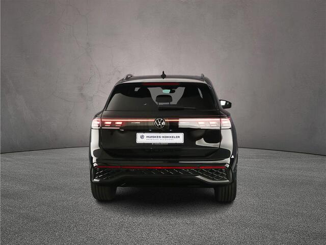 Volkswagen TIGUAN R-Line Edition 1.5 TSI eHybrid 272pk DSG Automaat Black Style, Trekhaak, Panoramadak, Adaptive cruise control, Achteruitrijcamera