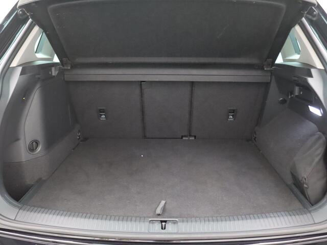 Volkswagen TIGUAN 1.4 TSI eHybrid Elegance 245PK DSG Pano-Schuifdak, Keyless, Trekhaak, Achteruitrijcamera, 18" LM Velgen, Matrix LED-Verlichting, Side Assist