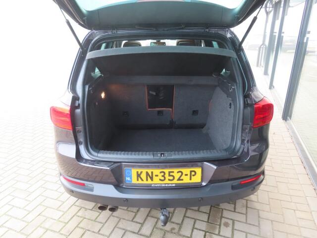Volkswagen TIGUAN 1.4 TSI R-LINE Edition DSG Navi Leder Pano Trekhaak 2016