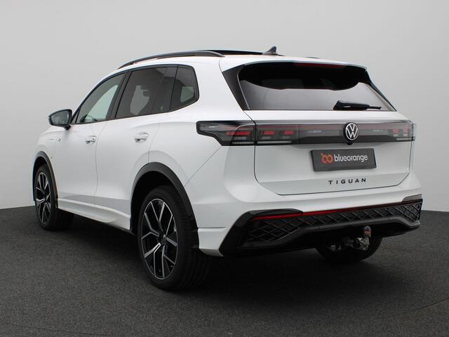 Volkswagen TIGUAN 1.5 eHybrid R-Line Edition 272PK DSG Black Style, Trekhaak, Pano-Schuifdak, Achterruitrijcamera, Keyless, Side Assist, Navi via Apple Carplay/Android Auto, 20" LM Velgen, Adaptieve Cruise Control, Stoel-Stuurverwarming, Elektr. Achterklep