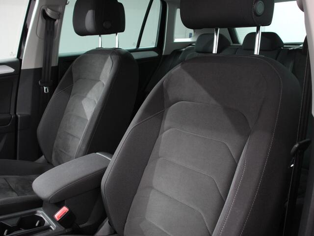 Volkswagen TIGUAN 1.5 TSI Comfortline Team DSG Navigatie Camera Lane Assist Virtual Cockpit Winterpakket Adaptive Cruise control LMV Velgen