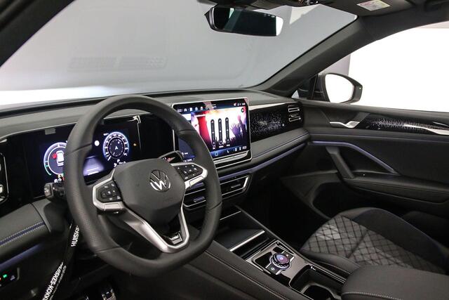 Volkswagen TIGUAN R-Line Edition 1.5 TSI eHybrid 272pk DSG Automaat, Trekhaak, Panoramadak, Adaptive cruise control, Achteruitrijcamera, Elektrische achterklep