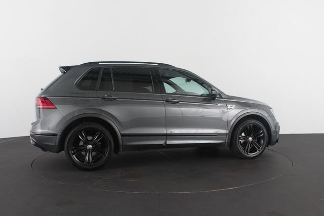 Volkswagen TIGUAN 1.5 TSI ACT R-Line Black Style 360° camera / Black Style pakket / Trekhaak wegklapbaar / all season banden