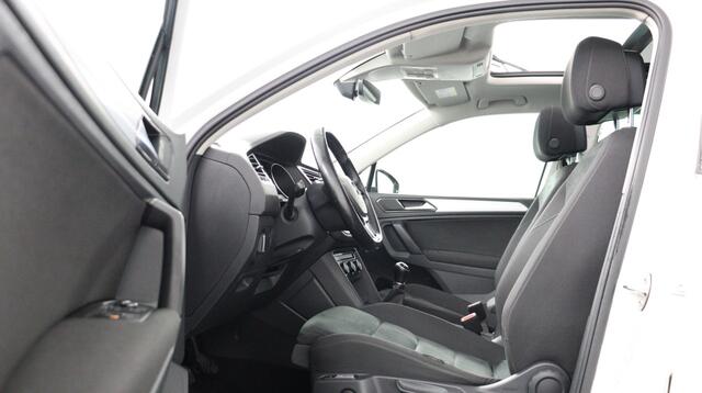 Volkswagen TIGUAN 1.4 TSI ACT Connected Series, Orig.NL | Panorama | Navi | Cruise | Camera | Stoelverw.| Massagestoelen - RIJKLAAR