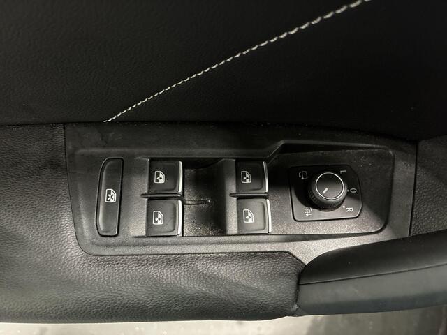 Volkswagen TIGUAN 1.5 TSI 150pk DSG R-Line · Apple/Android Car Play · Navigatie · P-Sensoren · Elek. Trekhaak · 19'' Inch ·