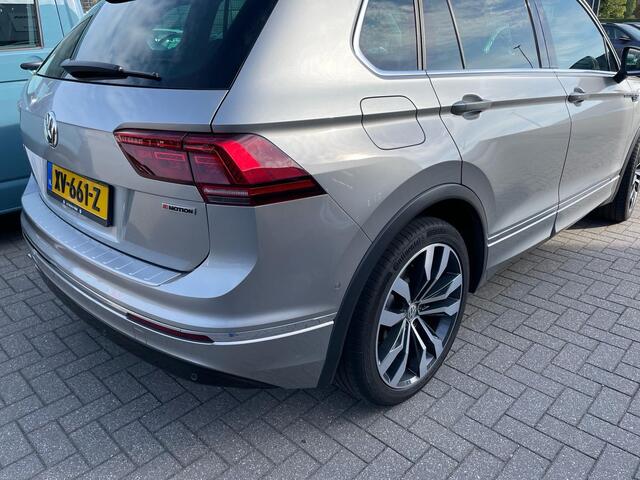 Volkswagen TIGUAN 2.0 TSI 4Motion Highline NL auto 1e eigenaar door ons geleverd en onderhouden 20 inch Suzuka velgen, navigatie, panoramadak, DSG automaat, R-Line exterieur, achteruitrijcamera, Dynaudio, led plus, sport onderstel, stoelverwarming, reservewiel, Side assist
