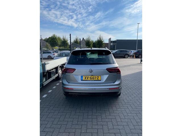 Volkswagen TIGUAN 2.0 TSI 4Motion Highline NL auto 1e eigenaar door ons geleverd en onderhouden 20 inch Suzuka velgen, navigatie, panoramadak, DSG automaat, R-Line exterieur, achteruitrijcamera, Dynaudio, led plus, sport onderstel, stoelverwarming, reservewiel, Side assist
