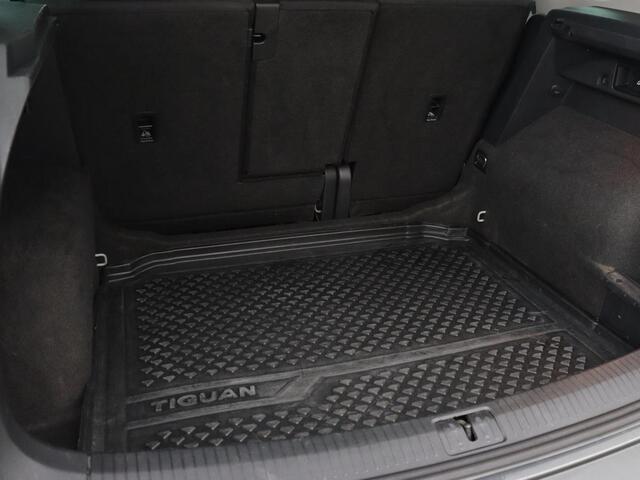 Volkswagen TIGUAN 1.4 TSI Comfortline Business | Trekhaak | Camera | Full LED | Adaptive cruise | Park Assist | Carplay | Navigatie | Climate control | Bluetooth