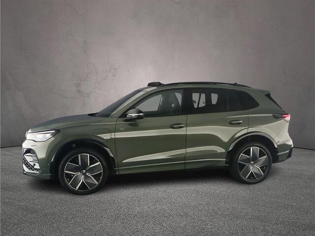 Volkswagen TIGUAN R-Line Edition 1.5 TSI eHybrid 272pk DSG Automaat Trekhaak, Panoramadak, Black Style, Adaptive cruise control, Elektrische achterklep, Achteruitrijcamera