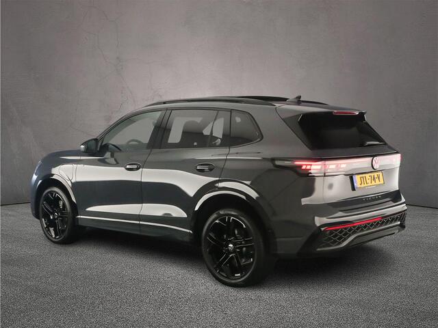Volkswagen TIGUAN R-Line Edition 1.5 TSI eHybrid 272pk DSG Automaat Trekhaak, Panoramadak, Harman Kardon audio, Adaptive cruise control, Black Style, Achteruitrijcamera