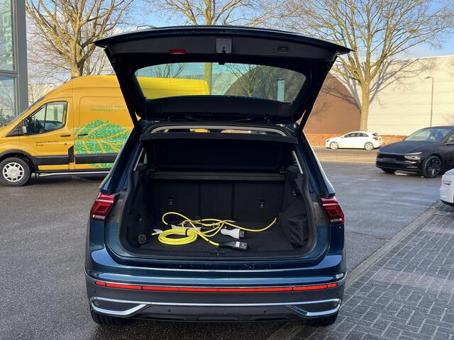 Volkswagen TIGUAN 1.4 TSI eHybrid PHEV SUPER COMPLEET| SCHUIF/ KANTELDAK| DODE HOEK| ELEK. ACHTERKLEP| DIG. DASH | CAMERA| STOELVERWARMING| RIJKLAAR GELEVERD INCL. 12 MND BOVAG GARANTIE