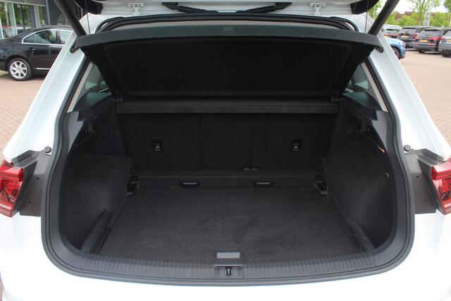 Volkswagen TIGUAN 1.4 TSI ACT Highline / Camera / Virtual Cockpit / Dynaudio / CarPlay / 19'' / Dodehoek / DAB / Stoelverwarming / ACC