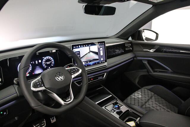 Volkswagen TIGUAN R-Line Edition 1.5 TSI eHybrid 272pk DSG Automaat Trekhaak, Panoramadak, Black Style, Adaptive cruise control, Elektrische achterklep, Achteruitrijcamera