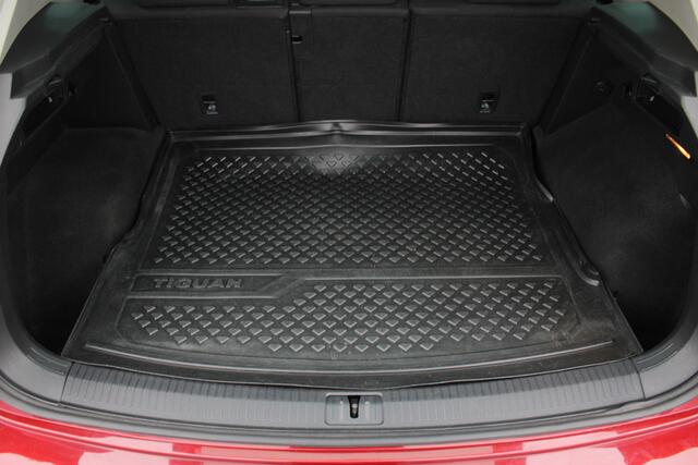 Volkswagen TIGUAN 1.4 TSI Comfortline Business | Schuif/kanteldak | Adapt. Cruise | Trekhaak | Verw. Voorstoelen | DAB | 20" LMV |