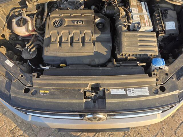 Volkswagen TIGUAN 2.0 TDI Connected Series | Nieuw Binnen! | Automaat | Stoelverwarming | Pano | Adaptive Cruise | APK 21-01-2027 |