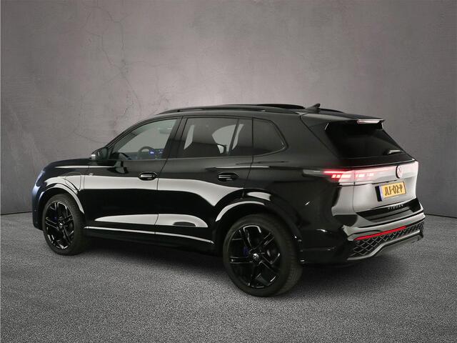 Volkswagen TIGUAN R-Line Edition 1.5 TSI eHybrid 272pk DSG Automaat Trekhaak, Panoramadak, Black Style, Navigatie, 360 camera, Adaptive cruise control, Achteruitrijcamera,
