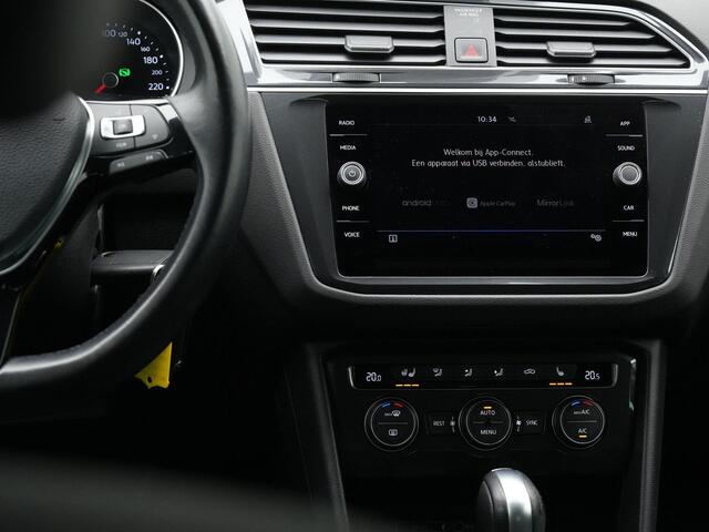 Volkswagen TIGUAN 1.5 TSI 150 pk DSG ACT Highline | Trekhaak | Stuur-/stoelverwarming | Achteruitrijcamera | Alcantara | Massage | Adaptive Cruise