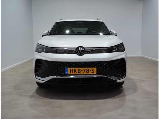 Volkswagen TIGUAN 1.5 eHybrid 204pk R-Line Edition Panorama Navigatie Stoel/Stuurverwarming 360 Camera Carplay Halsteren