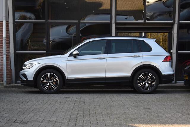Volkswagen TIGUAN 1.5 TSI Life Business Camera ACC Keyless IQ.LIGHT