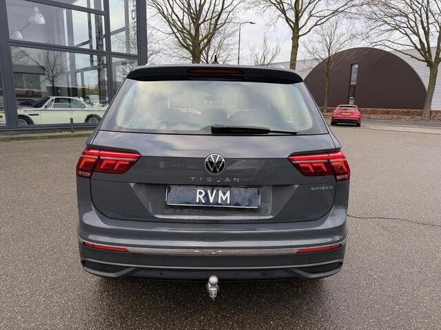 Volkswagen TIGUAN 1.4 TSI eHybrid Active PHEV 245PK COMPLEET!| HUD HEAD-UP DISPLAY | PANODAK | ELEKTRISCHE TREKHAAK | 360 CAMERA | VIRTUAL DISPLAY |WINTERPACK STUUR + STOELVERWARMING | DEALER ONDERHOUDEN |