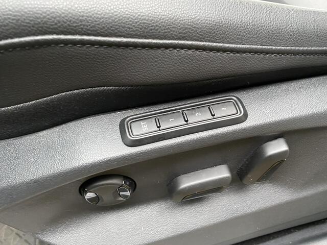 Volkswagen TIGUAN 1.5TSI DSG R-Line / Leder / Camera / Panodak / Trekhaak