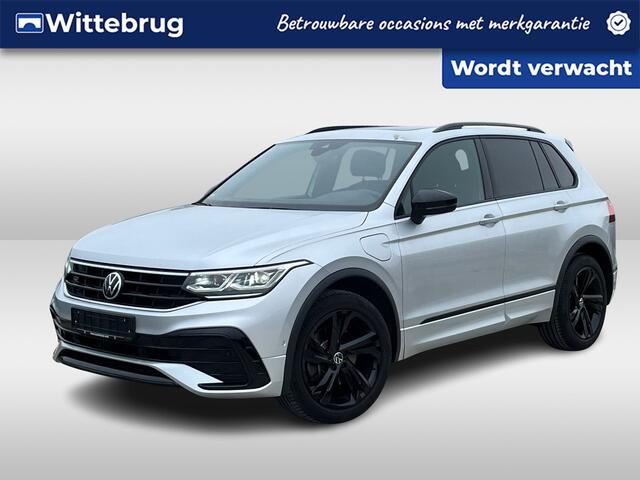 Volkswagen TIGUAN 1.4 TSI eHybrid 245PK R-Line Business+ / Panoramadak / Black Style / Zwenkbare Trekhaak / Elektrische Achterklep / Achteruitrijcamera / Stuur + Stoelverwarming