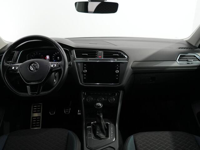 Volkswagen TIGUAN Allspace 1.5 TSI Comfortline Business R-Line 7p. | Matrix | Zwenkhaak | Camera | Carplay | HUD |