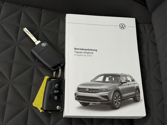 Volkswagen TIGUAN 1.4 TSI eHybrid Life Automaat / Wegklapbare Trekhaak 1.800 Kg / Dealer Onderhouden / Panoramadak / Camera / Navigatie / ACC / Travel Assist / Dodehoek Detectie / Stoel & Stuurwielverwarming /