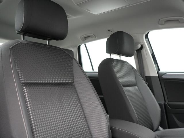 Volkswagen TIGUAN 1.4 TSI eHybrid Active Plug In Hybrid 245pk Dealer O.H. PHEV | Adaptive Cruise | 360 Camera | IQ Light | Sportstoelen & Stuur Verwarmd | Apple Carplay | Blis | IQ Drive | Navigatie | Virtual | DAB |