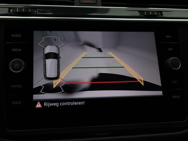 Volkswagen TIGUAN 1.5 TSi 150 Pk Automaat R-Line | Adaptive Cruise | Climate Control | Navigatie | Camera | Carplay | 19 Inch | 17.821 Km!!