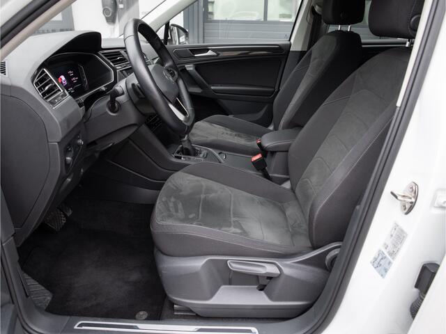 Volkswagen TIGUAN 1.5 TSI ACT Elegance DSG, FACELIFT, 20INCH, APPLE CARPLAY, TREKHAAK, VERWARMD STUUR, STANDKACHEL