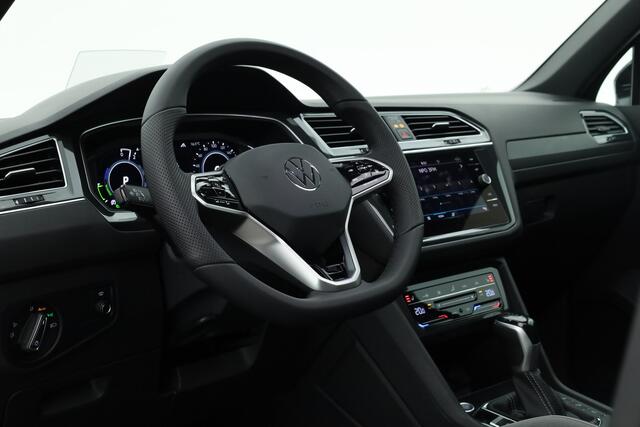 Volkswagen TIGUAN 1.4 TSI eHybrid R-Line Black Style | Pano | HUD | 360cam | Elek. Trekhaak | 4x Stoelverw. | Keyless | 20'' | Adapt. Cruise
