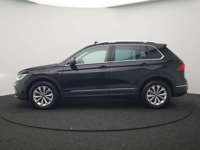 Volkswagen TIGUAN 1.4 TSI eHybrid Elegance Plug In Hybrid 245pk Dealer O.H. PHEV | Trekhaak Af Fabriek | Panodak | Adaptive Cruise | Camera | Stuur Verwarmd | Apple Carplay | Keyless | Blis | Navigatie | DAB |