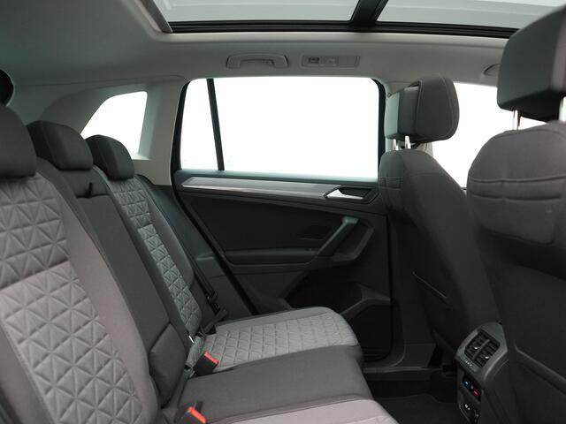 Volkswagen TIGUAN 1.4 TSI eHybrid Elegance Plug In Hybrid 245pk Dealer O.H. PHEV | Trekhaak Af Fabriek | Panodak | Adaptive Cruise | Camera | Stuur Verwarmd | Apple Carplay | Keyless | Blis | Navigatie | DAB |