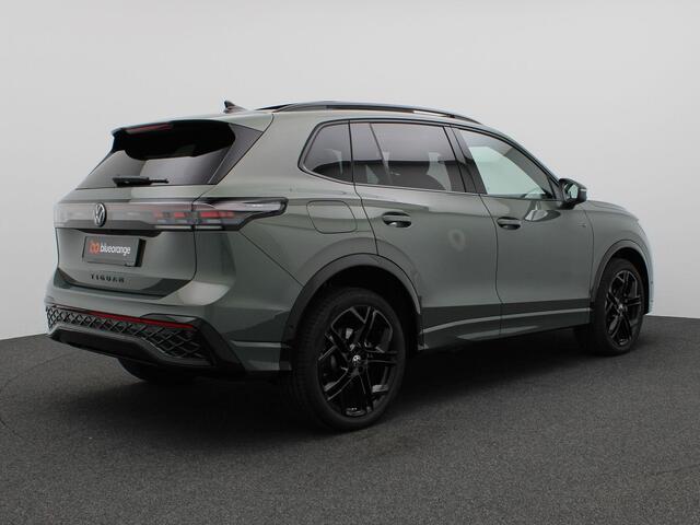 Volkswagen TIGUAN 1.5 eHybrid R-Line Edition 272PK DSG Leder, Memorystoel, Pano-Schuifdak, Head-Up Display, Black Style, Trekhaak, 20" LM Velgen, Matrix LED-Verlichting, 360gr. Camera, Navi, Elektr. Achterklep