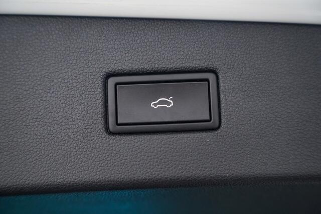 Volkswagen TIGUAN 1.5 TSI 150pk ACT R-Line|Panodak|Trekhaak|Leder