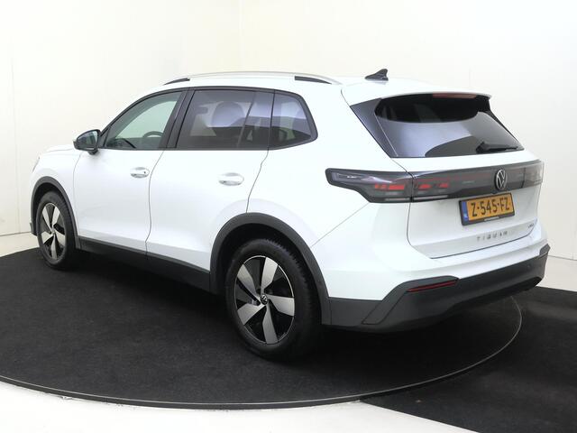 Volkswagen TIGUAN 1.5 eTSI Life Edition | Trekhaak | Parkeerassistent | Stoel- en stuurwielverwarming | 3-zone airco | Dodehoek detectie | Navigatie | Adaptieve cruise control |