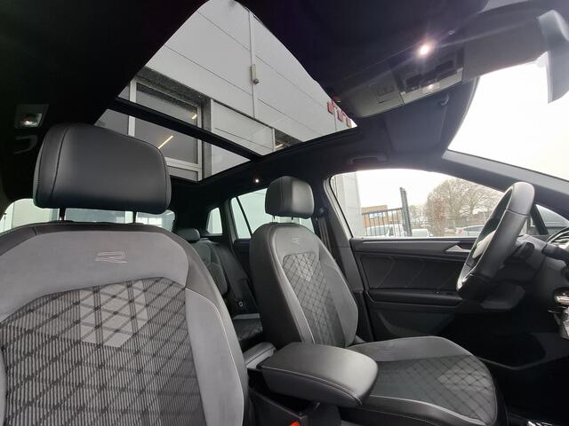 Volkswagen TIGUAN 1.5 TSI R-Line | Navigatie/Android/Apple Carplay | LM Velgen 19" | Elektrisch Glazen Panoramadak | Voorstoelen Verwarmd | Cruise Control Adaptief | Achteruitrijcamera | Airco |