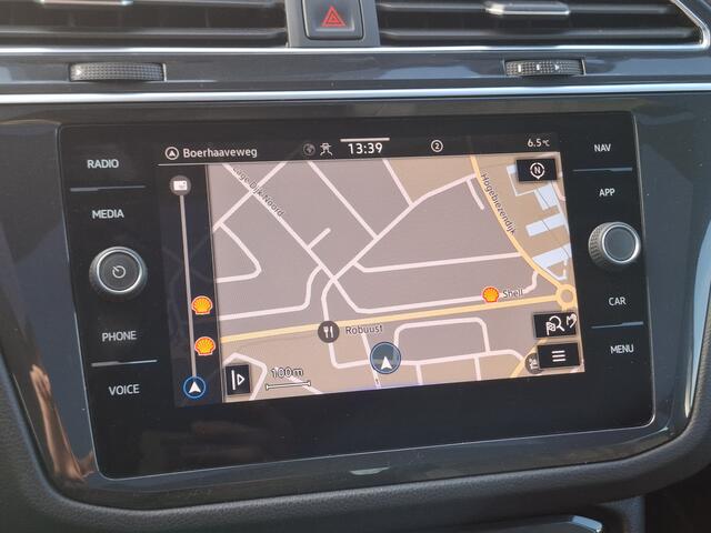 Volkswagen TIGUAN 1.5 TSI R-Line | Navigatie/Android/Apple Carplay | LM Velgen 19" | Elektrisch Glazen Panoramadak | Voorstoelen Verwarmd | Cruise Control Adaptief | Achteruitrijcamera | Airco |