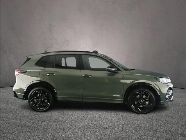Volkswagen TIGUAN R-Line Edition 1.5 TSI eHybrid 272pk DSG Automaat Trekhaak, Harman Kardon audio, Panoramadak, Navigatie, Elektrische achterklep, Adaptive cruise control
