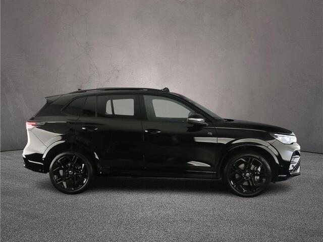 Volkswagen TIGUAN R-Line Edition 1.5 TSI eHybrid 272pk DSG Automaat Trekhaak, Black style, Panoramadak, Harman Kardon audio, Adaptive cruise control, Elektrische achterklep