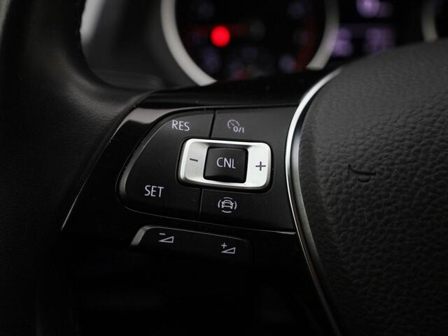 Volkswagen TIGUAN 1.5TSI/150PK ACT Comfortline Business · Navigatie · Trekhaak · Parkeersensoren