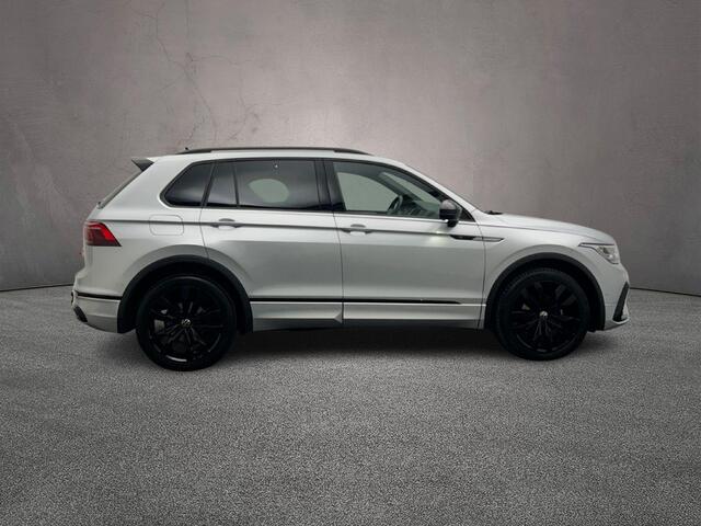 Volkswagen TIGUAN R-Line Business+ 1.5 TSI 150pk DSG Automaat Trekhaak, Panoramadak, Adaptive cruise control, Black style, Achteruitrijcamera, Elektrische achterklep